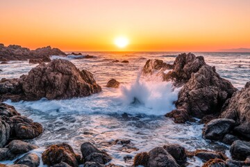 Obraz premium Serene Sunset over Ocean Waves Crashing on Rocky Shoreline