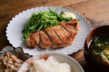 一汁一菜　豚ロースの塩麴漬け