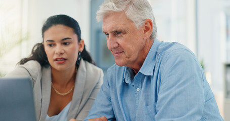 Obraz premium Cooperation, help and business people in office, laptop and conversation with email for feedback. Employees, connection and mentor with coaching, pc and internet with advice, discussion and support