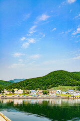 Fototapeta premium 北海道羅臼の小さな漁港 まつのり 