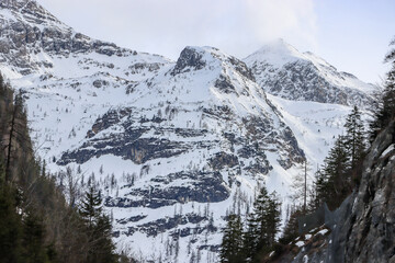 Obraz premium snow-capped mountains in Austria in spring