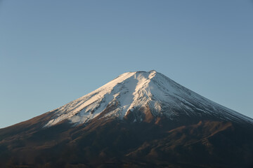 Fototapeta premium View of landscape fuji mountain in winter at Lake Kawaguchi