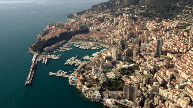 monaco monte carlo avec le port hercule depuis la mer plan s&eacute;quence partie 1 sur 3
