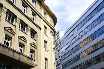 Obraz premium Architectural Styles: Neoclassical elegance meets modern minimalism in downtown Athens, Greece (Sofokleous street).