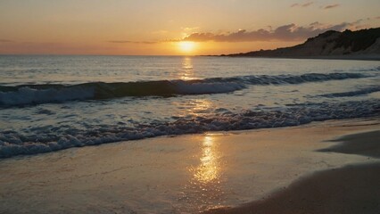 Obraz premium The twilight atmosphere on the stretch of sandy beach and the calm crashing waves of the sea.