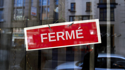 Obraz premium closed sign in French