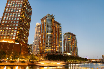 Fototapeta premium Chicago night city. Skyscraper building architecture. Business skyscraper at night. Skyscraper in city downtown. City architecture. City night illuminated building. Modern glass building