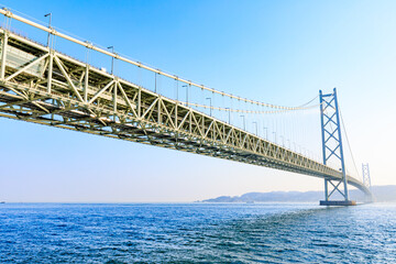 春の舞子公園から見た明石海峡大橋　兵庫県神戸市　Akashi Kaikyo Bridge as...