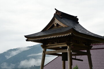 Fototapeta premium 岩谷山 平等寺薬師堂（新潟県）