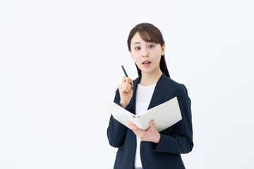 悩むビジネスウーマン