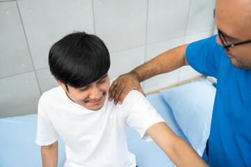 Obraz premium Physical therapy. Male Nurse aids young man in recovering from spine injury and providing orthopedic massage Orthopedic healthcare and chiropractor with person for physical therapy rehabilitation