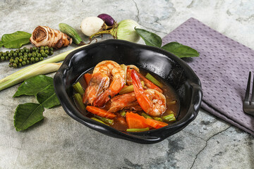 Prawn with asparagus and spices