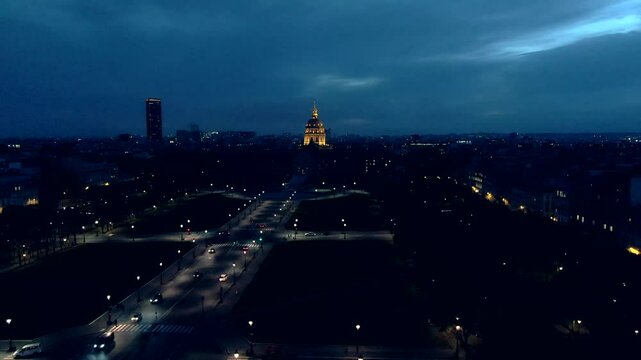 Hotel des invalides, Paris, la nuit, prise de vue a&eacute;rienne par drone