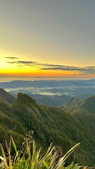 sunrise over the mountains un New Zealand (The Pinnacles)