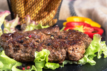 karkówka, frytki, jedzenie, posiłek, obiad, grilla, jarzyna, wieprzowina, gril, knajpa, piec, barbecue, gotowane