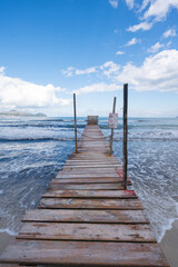 Fototapeta premium Der Steg am Strand Platja de Muro bei wunderschönem Wetter