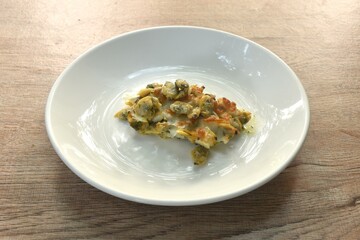 baking macaroni stuffed calm with cheese on plate