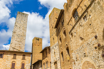 Obraz premium Duomo square with many historic towers in San Gimignano, Italy