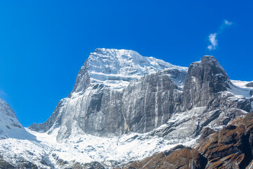 Snow cover mountain with clear blue sky.
