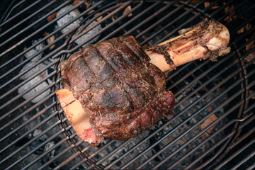 Beef Hammer, Rinderhaxe, Rinderwade, am Grill, gegrillt, smoken, gesmoked