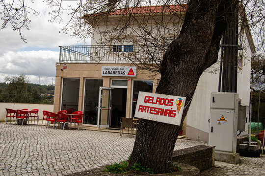 Cozy snack bar Labaredas exterior with outdoor seating in Fatima, Portugal