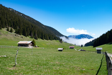Autour des Aravis, le plateau des Glières