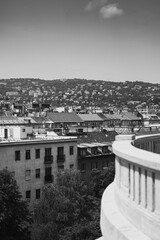 Czarno-biała panorama europejskiego miasta z lotu ptaka    © Kacper