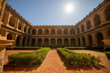 Fototapeta premium Iconic Historic Building Courtyard with Arched Architecture in Valencia Under Bright Sunlight and Clear Blue Sky