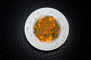 piatto di cavatelli di grano arso con sugo e mazzancolle
