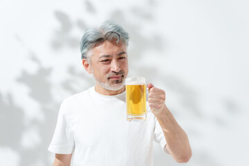 男性　ビール