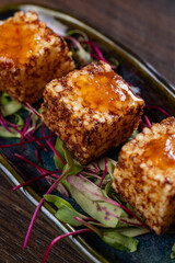 Dadinho de tapioca com mel