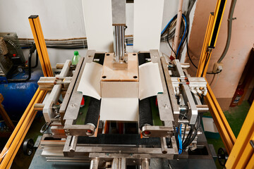 Innovative machine wrapped around rectangular boxes efficiently during industrial packaging process