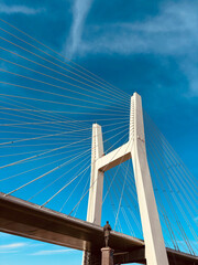 Obraz premium The arch of the bridge under construction across the Ob river Novosibirsk