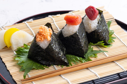 おにぎり　rice ball