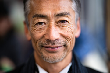 タキシードを着たシニア男性のポートレート