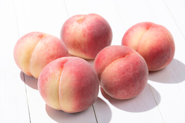 桃　夏の果物
