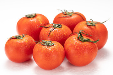 新鮮なトマト 白バック