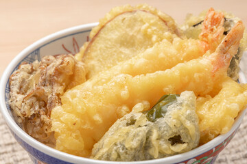 天丼（海老、かぼちゃ、茄子、ピーマン、舞茸、レンコン、さつま芋）