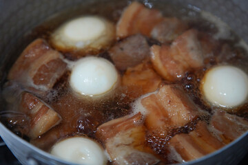 	豚の角煮を作る様子