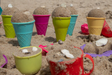 Lody z piasku nad morzem © Piotr