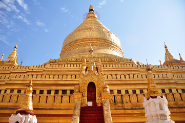 Fototapeta premium Shwezigon Pagoda Paya of burmese temple for burma people foreign traveler travel visit respect praying in Nyaung U town at Bagan or Pagan ancient heritage city on February 3, 2013 in Mandalay, Myanmar