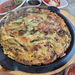 Seafood and green onion pancake