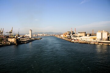 Obraz premium 2023.08.23 Livorno, Italy, commercial port, evocative image of the port structures