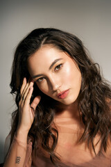 Fototapeta premium Stunning young woman radiates summer vibes with effortless beauty and modern style