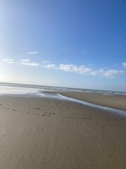Promenade sur la plage et les falaises au départ de Equihen-Plage sur la côte d'Opale en France
