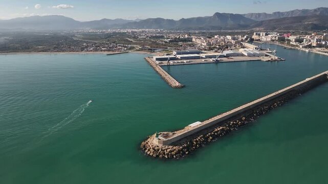 Faro del Grao en el Puerto de Gandia, Valencia, Comunidad Valenciana