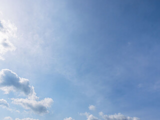 春の山から 青空と雲19