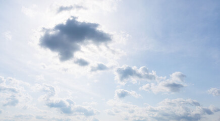 春の山から 雲に隠れた太陽と青空12