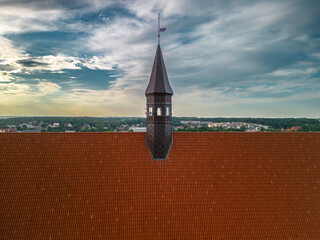 wieże kościołów w mieście i Nysa na fotografii