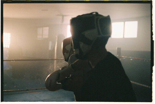Imagen cinematogr&aacute;fica de dos boxeadores en el ring